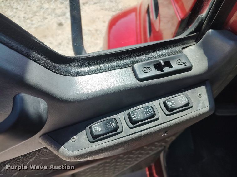 image for item DQ0490 2016 Mack CXU613  semi truck