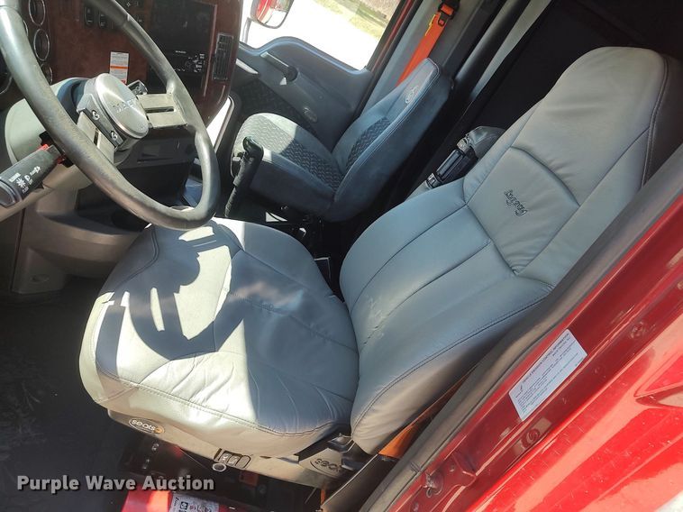 image for item DQ0490 2016 Mack CXU613  semi truck