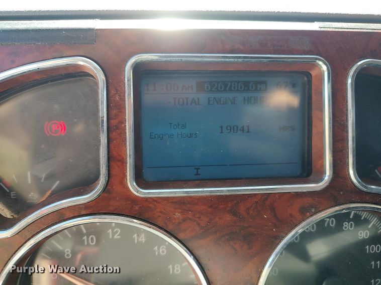 image for item DQ0490 2016 Mack CXU613  semi truck