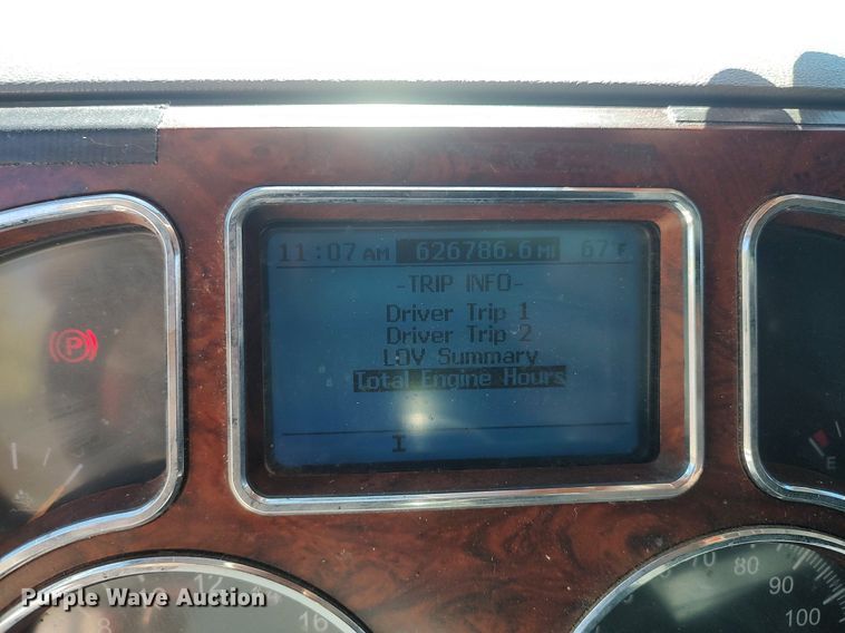 image for item DQ0490 2016 Mack CXU613  semi truck