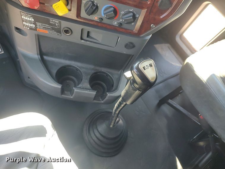 image for item DQ0490 2016 Mack CXU613  semi truck