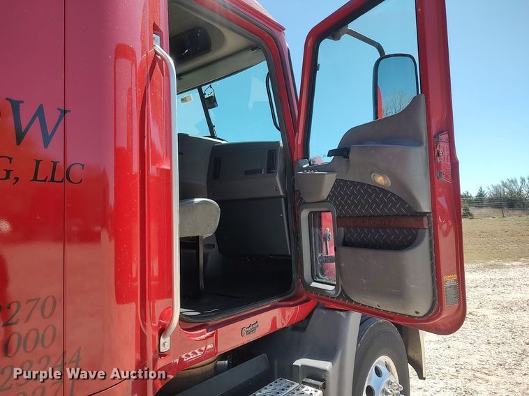 image for item DQ0490 2016 Mack CXU613  semi truck