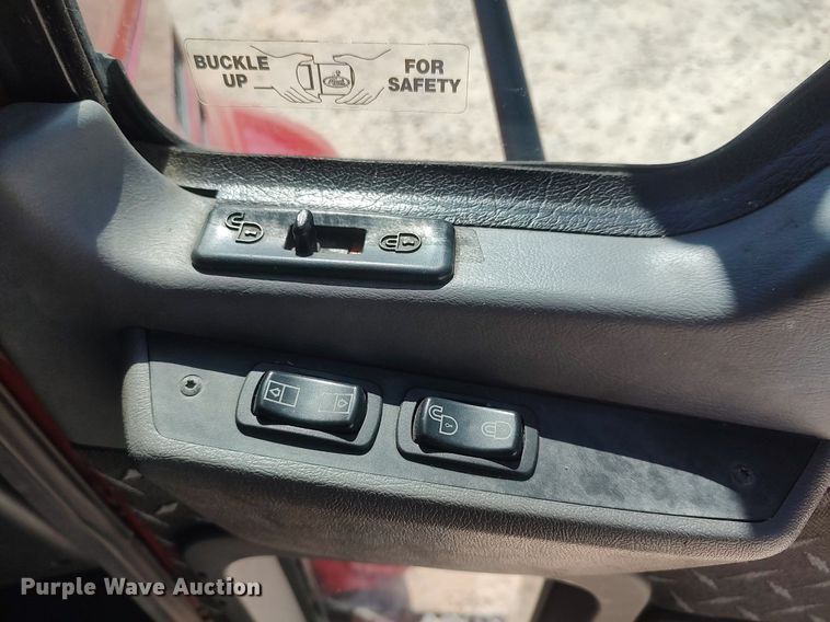 image for item DQ0490 2016 Mack CXU613  semi truck