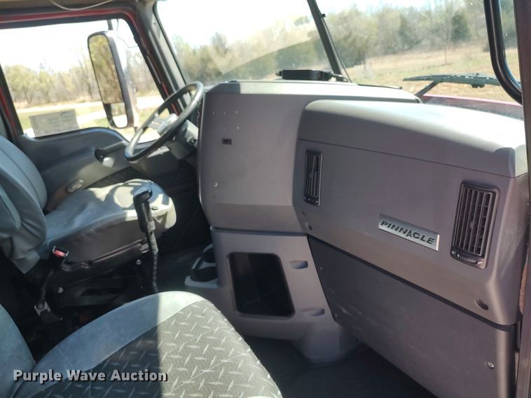 image for item DQ0490 2016 Mack CXU613  semi truck