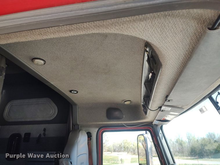 image for item DQ0490 2016 Mack CXU613  semi truck