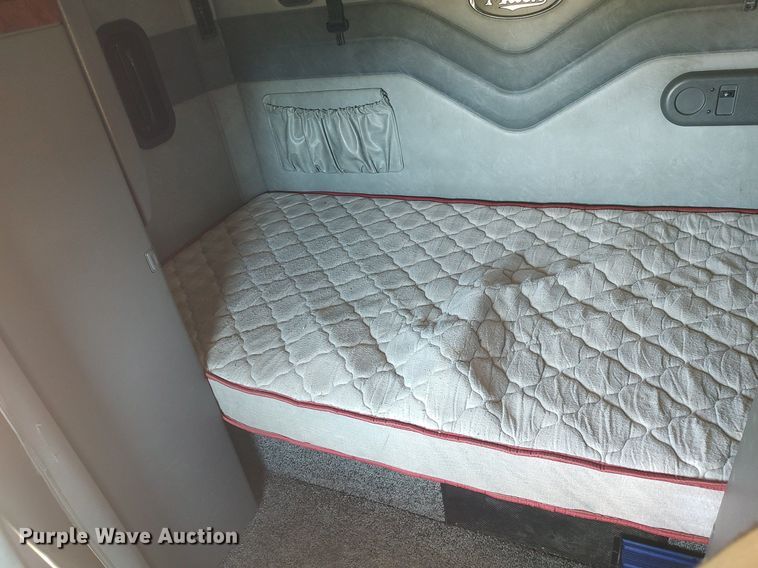 image for item DQ0490 2016 Mack CXU613  semi truck