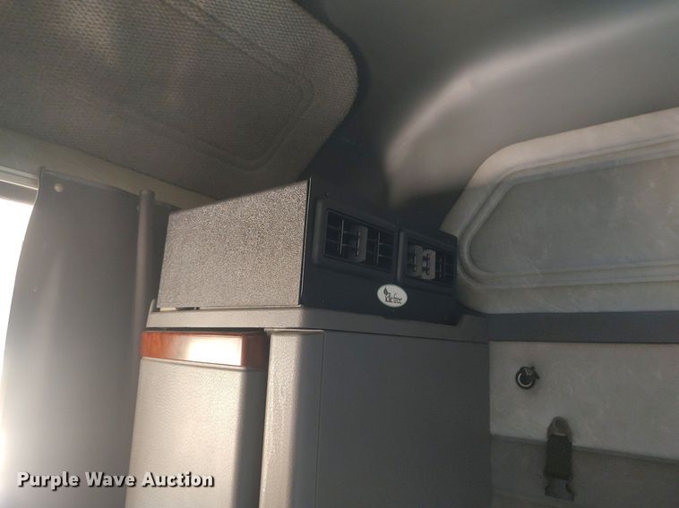 image for item DQ0490 2016 Mack CXU613  semi truck