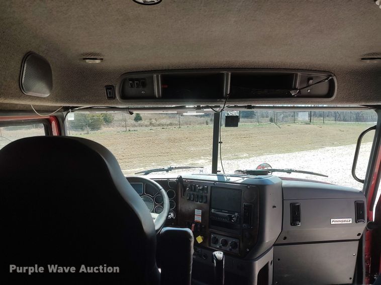 image for item DQ0490 2016 Mack CXU613  semi truck