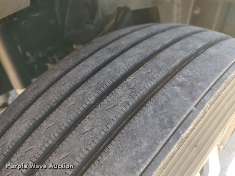 image for item DQ0490 2016 Mack CXU613  semi truck