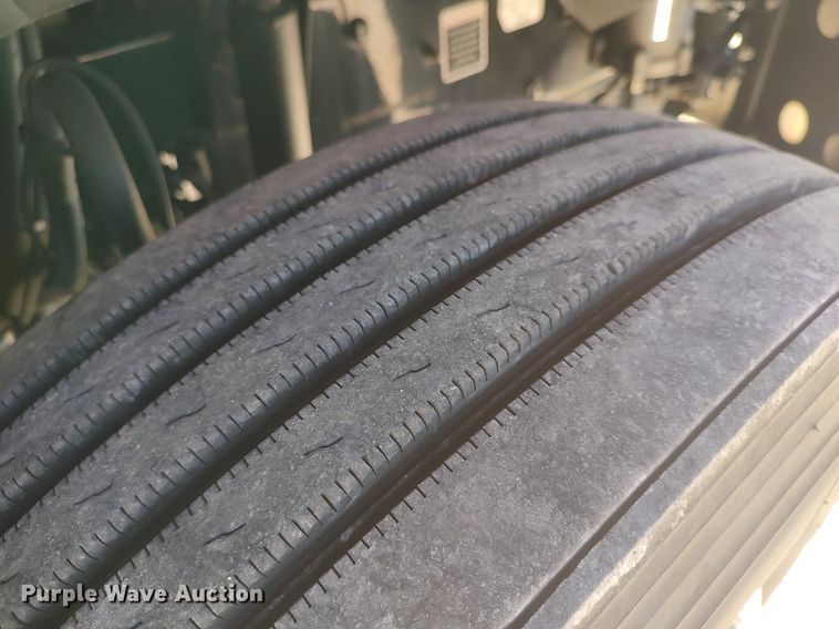 image for item DQ0490 2016 Mack CXU613  semi truck