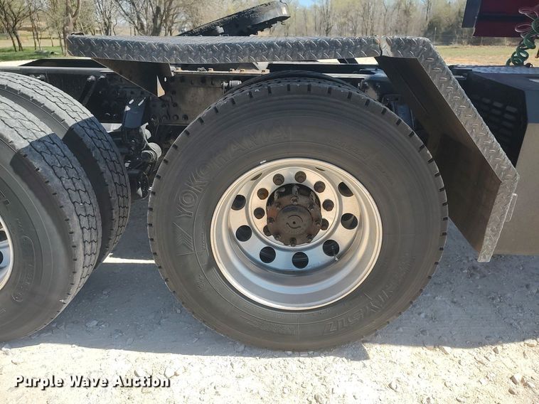 image for item DQ0490 2016 Mack CXU613  semi truck