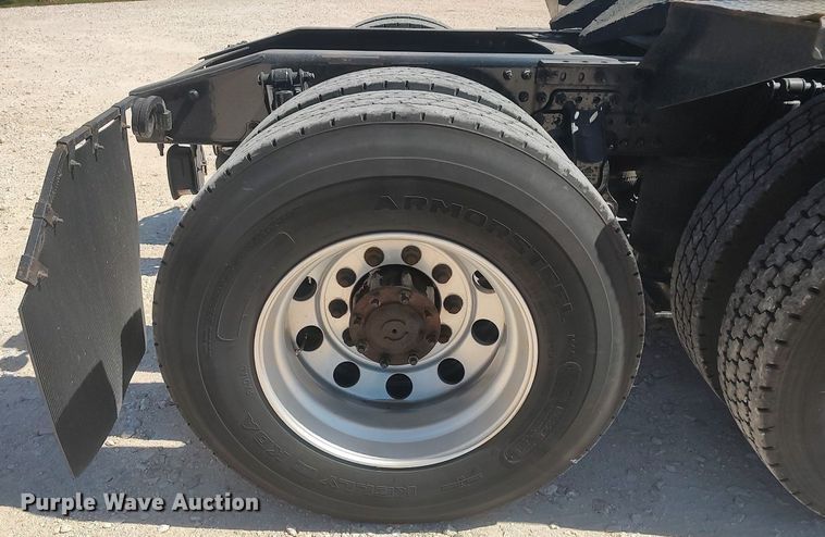 image for item DQ0490 2016 Mack CXU613  semi truck