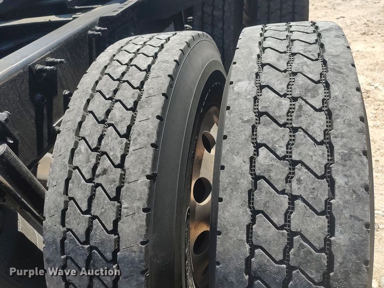 image for item DQ0490 2016 Mack CXU613  semi truck