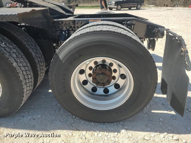 image for item DQ0490 2016 Mack CXU613  semi truck