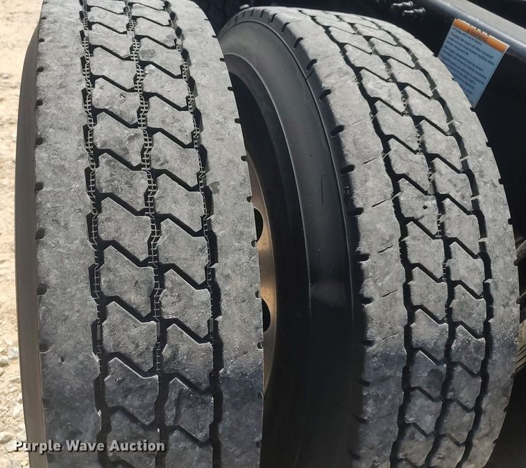 image for item DQ0490 2016 Mack CXU613  semi truck