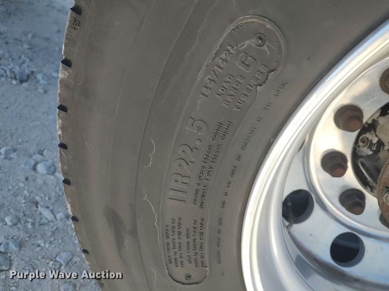 image for item DQ0490 2016 Mack CXU613  semi truck