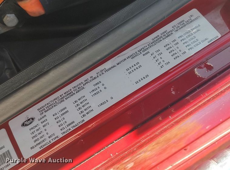 image for item DQ0490 2016 Mack CXU613  semi truck