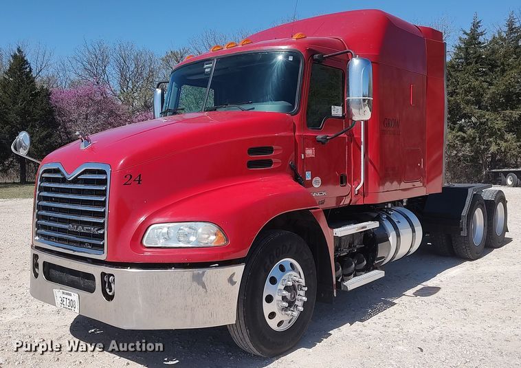 image for item DQ0491 2016 Mack CXU613  semi truck