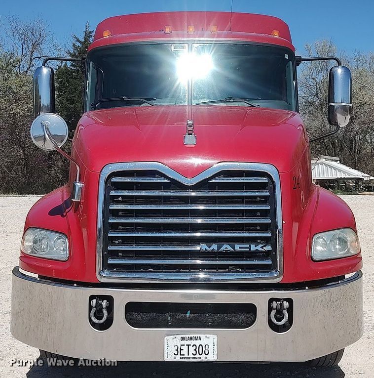 image for item DQ0491 2016 Mack CXU613  semi truck