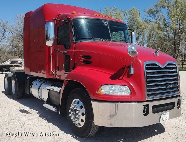 image for item DQ0491 2016 Mack CXU613  semi truck