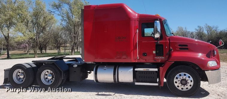 image for item DQ0491 2016 Mack CXU613  semi truck