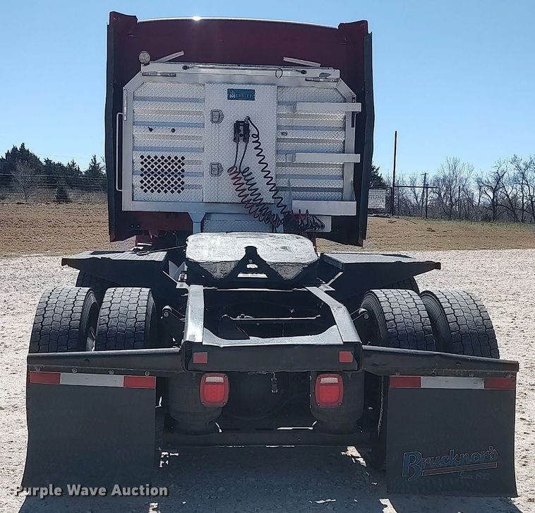 image for item DQ0491 2016 Mack CXU613  semi truck