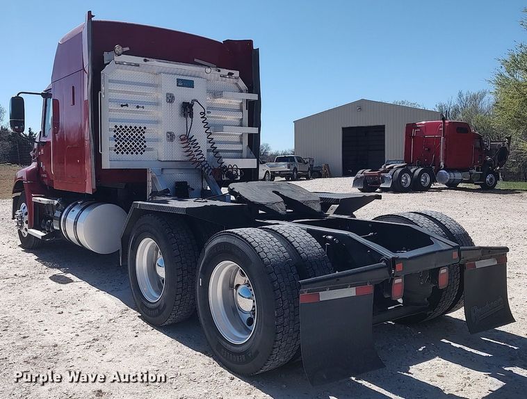 image for item DQ0491 2016 Mack CXU613  semi truck