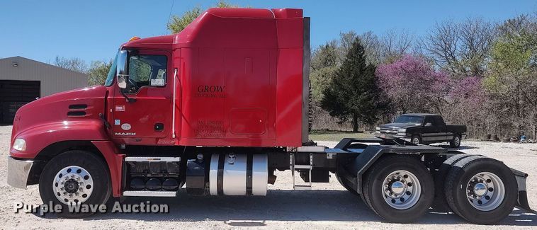 image for item DQ0491 2016 Mack CXU613  semi truck