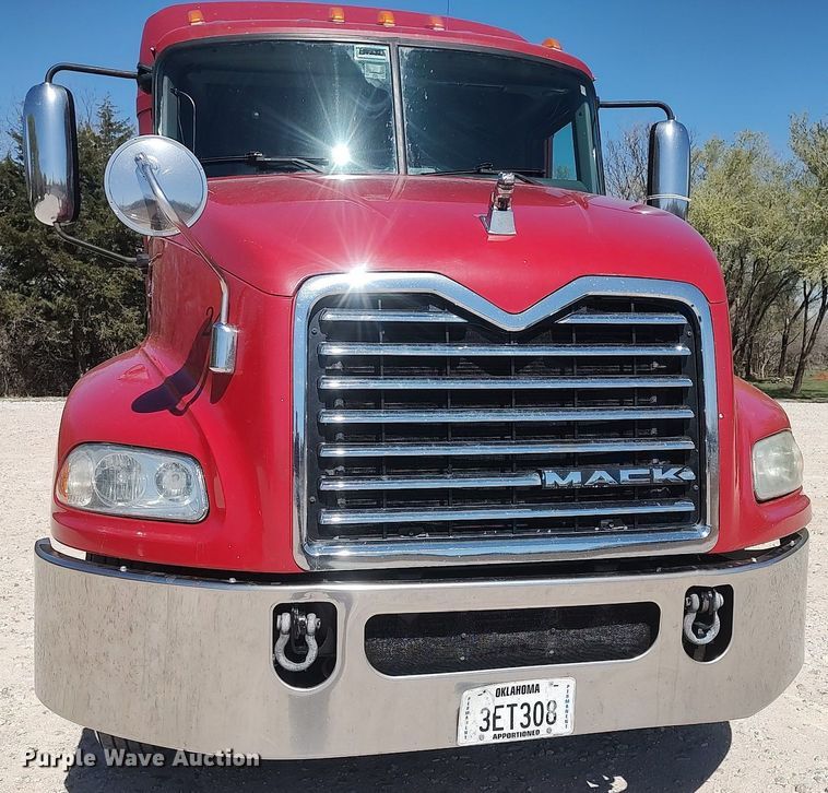 image for item DQ0491 2016 Mack CXU613  semi truck