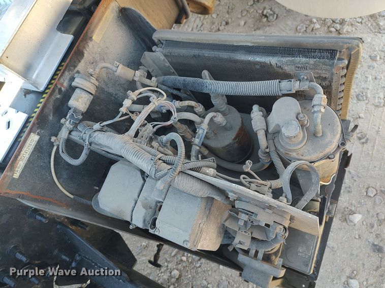 image for item DQ0491 2016 Mack CXU613  semi truck