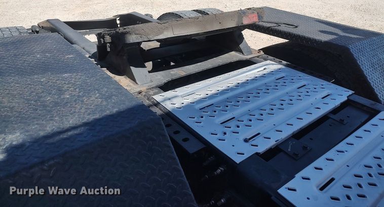 image for item DQ0491 2016 Mack CXU613  semi truck