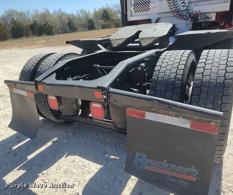 image for item DQ0491 2016 Mack CXU613  semi truck