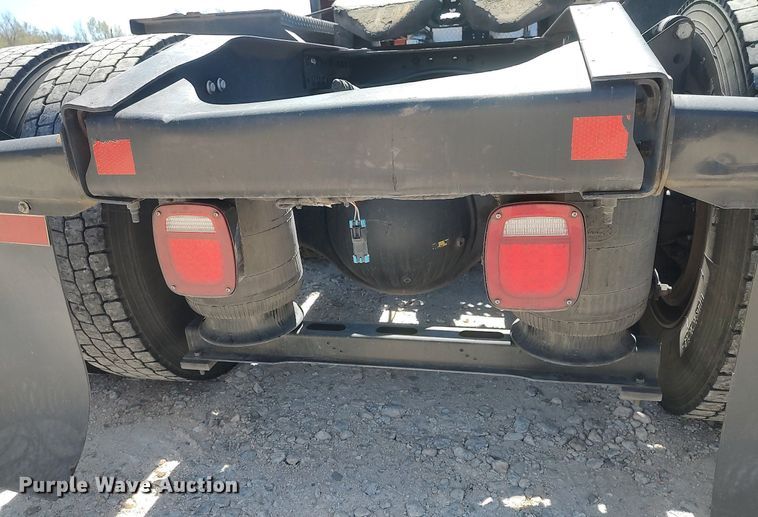 image for item DQ0491 2016 Mack CXU613  semi truck