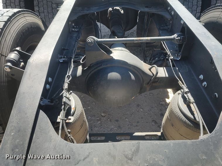 image for item DQ0491 2016 Mack CXU613  semi truck