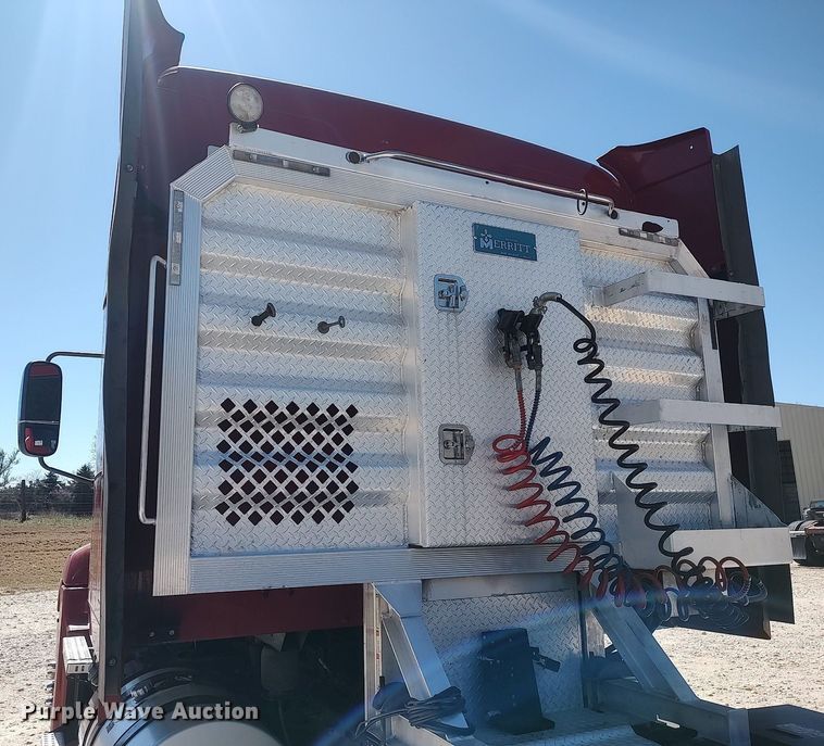 image for item DQ0491 2016 Mack CXU613  semi truck