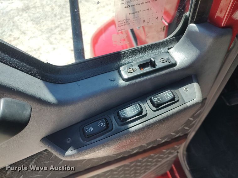 image for item DQ0491 2016 Mack CXU613  semi truck