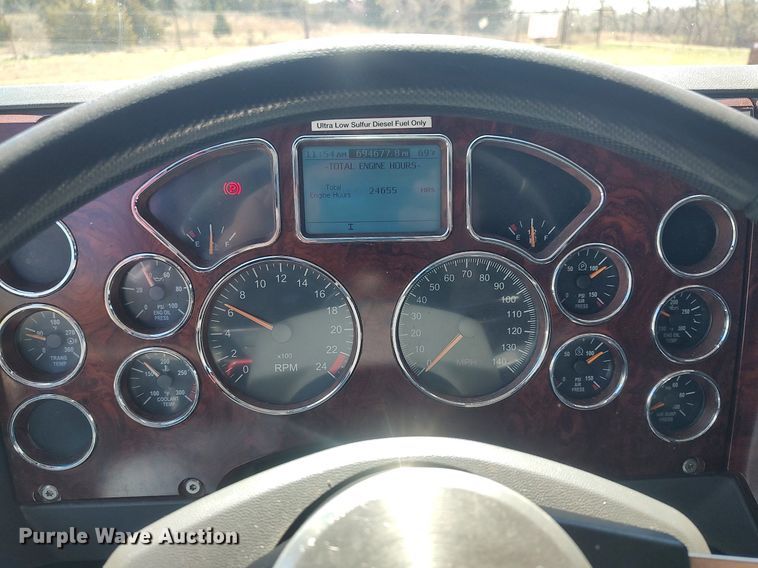 image for item DQ0491 2016 Mack CXU613  semi truck