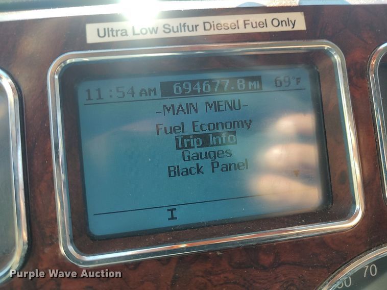 image for item DQ0491 2016 Mack CXU613  semi truck