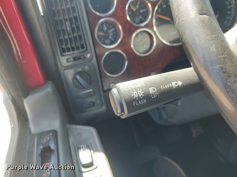 image for item DQ0491 2016 Mack CXU613  semi truck