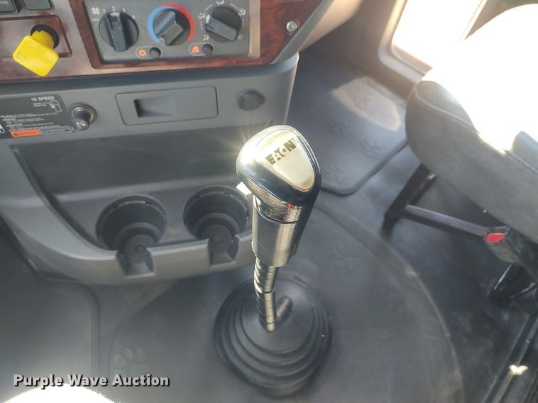 image for item DQ0491 2016 Mack CXU613  semi truck