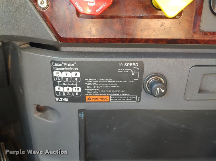 image for item DQ0491 2016 Mack CXU613  semi truck