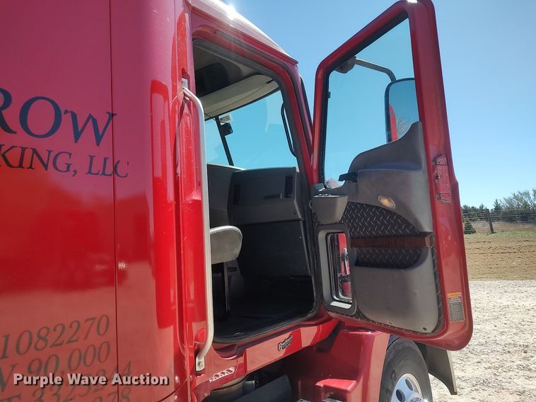 image for item DQ0491 2016 Mack CXU613  semi truck