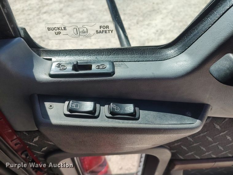 image for item DQ0491 2016 Mack CXU613  semi truck