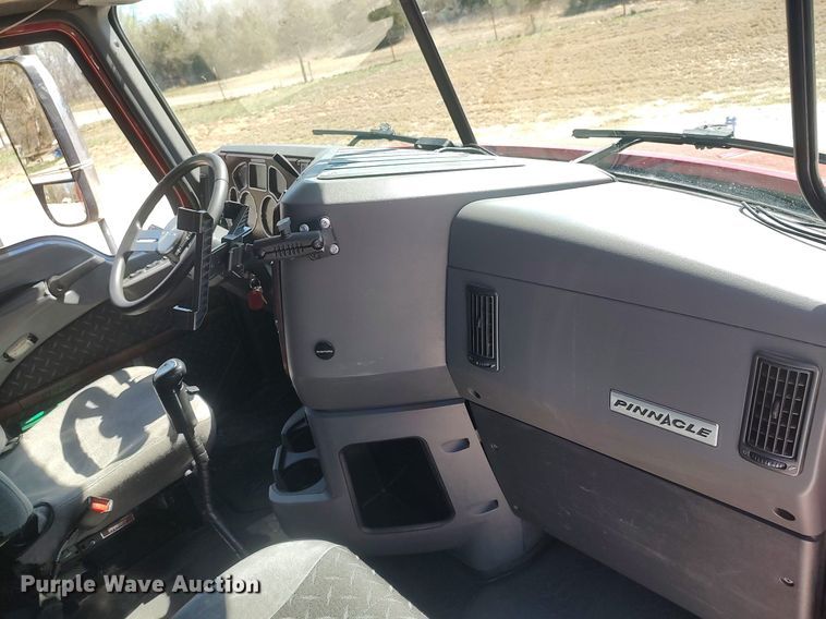 image for item DQ0491 2016 Mack CXU613  semi truck