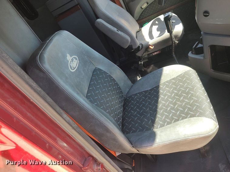 image for item DQ0491 2016 Mack CXU613  semi truck