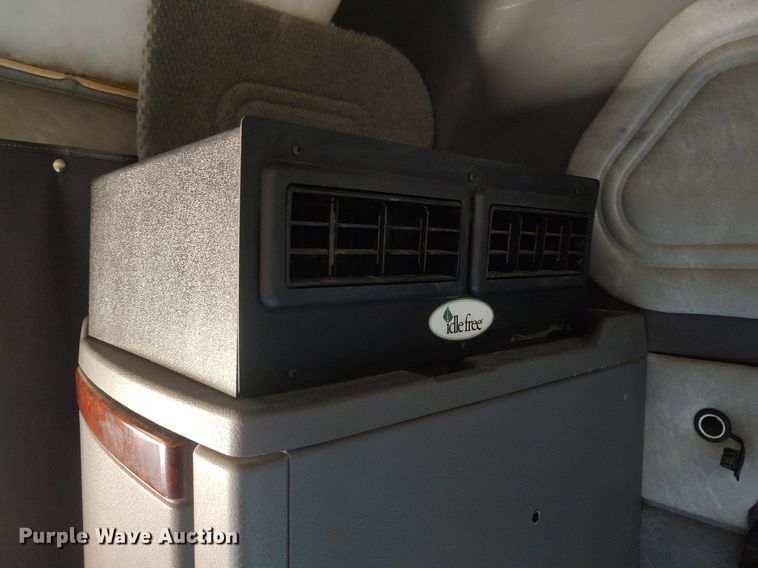 image for item DQ0491 2016 Mack CXU613  semi truck