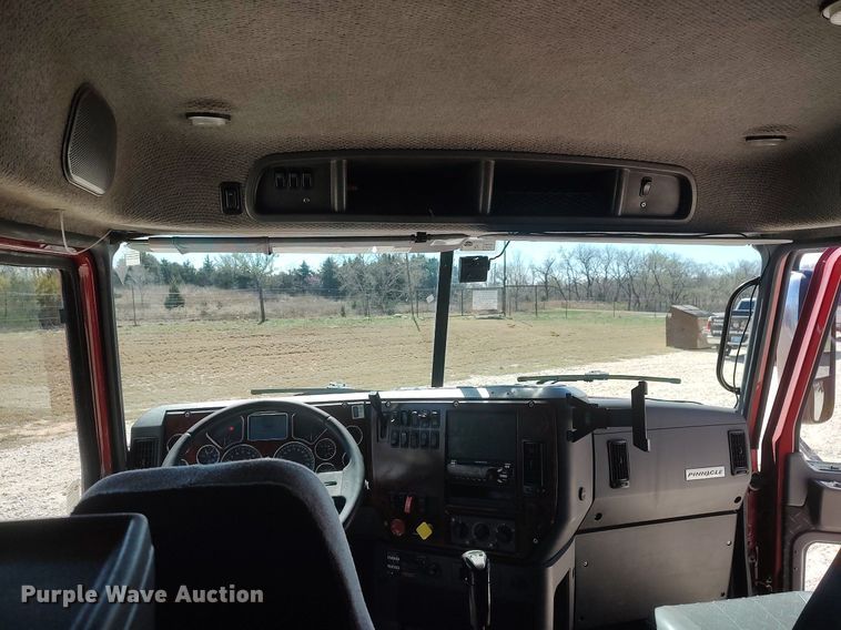 image for item DQ0491 2016 Mack CXU613  semi truck