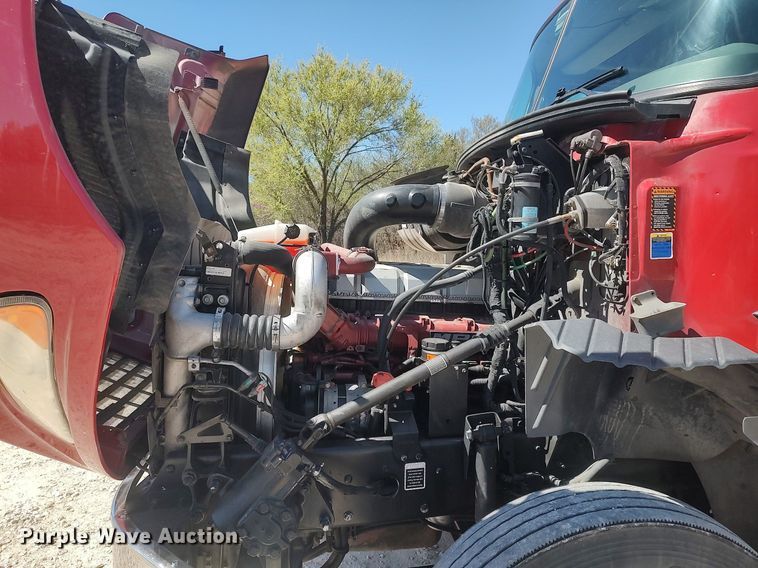 image for item DQ0491 2016 Mack CXU613  semi truck