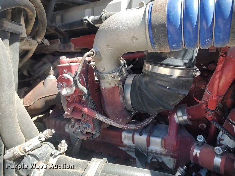 image for item DQ0491 2016 Mack CXU613  semi truck