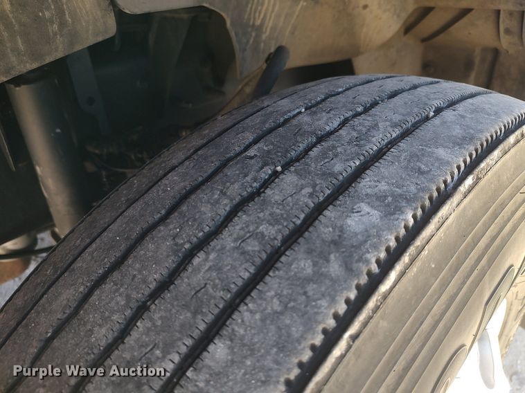 image for item DQ0491 2016 Mack CXU613  semi truck